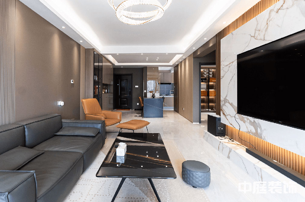 黃有斌：翡翠時(shí)光&mdash;&mdash;精工、材質(zhì)打造現(xiàn)代新輕奢生活