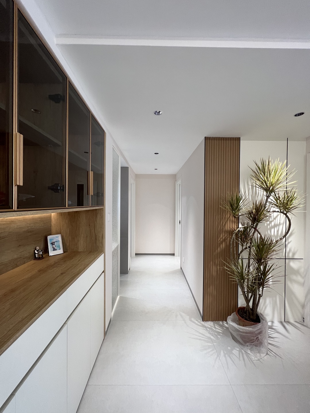 南寧二手房全拆裝修有哪些要注意？現(xiàn)代簡約-走廊