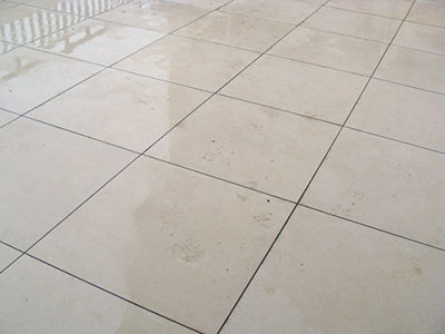 裝修百科解答 客廳地磚要不要留縫？