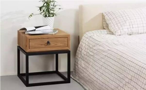 房子裝修完，買(mǎi)了床，床頭柜該如何選擇？