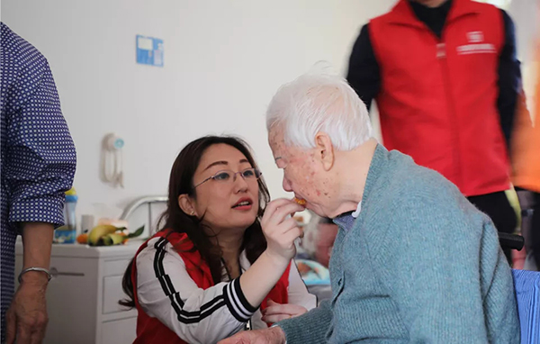 【先鋒引領(lǐng)，凝心聚力】三月學(xué)雷鋒，情暖敬老院